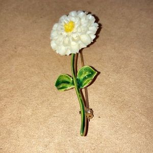 Vintage Daisy brooch